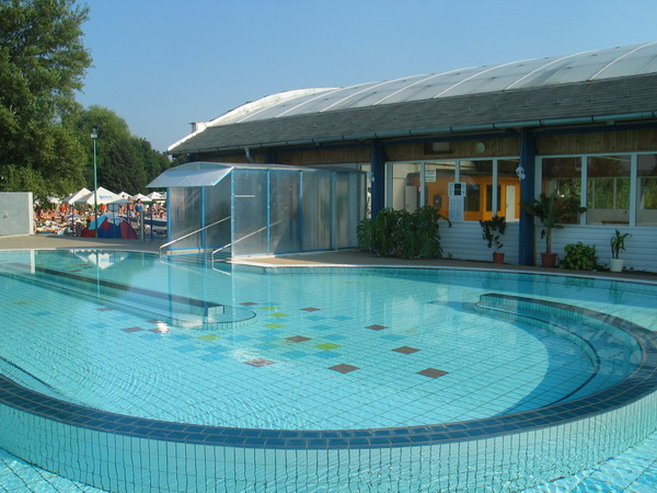 Venkovní sedací bazén, foto: Vadas.sk
